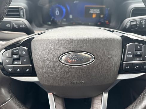 Certified 2022 Ford Explorer Platinum w/ Equipment Group 601A image 25