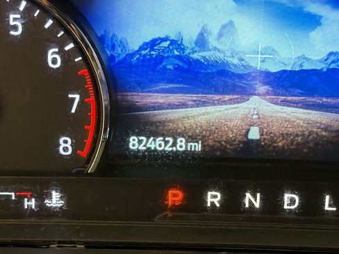 Used 2021 Ford Explorer XLT RWD image 17