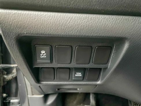 Used 2014 Nissan Pathfinder S FWD image 12
