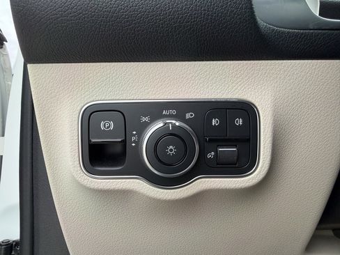 Used 2023 Mercedes-Benz GLB 250 4MATIC image 25