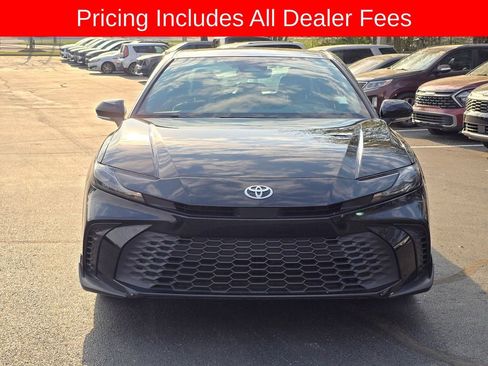Used 2025 Toyota Camry SE w/ Convenience Package FWD image 8