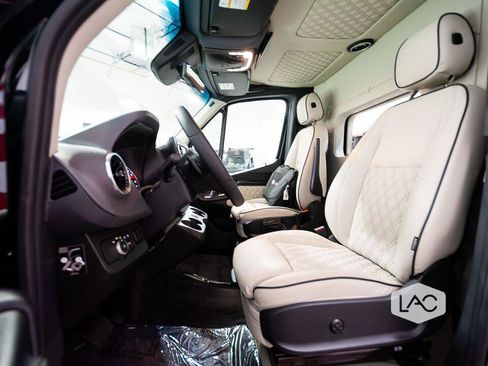 Used 2024 Mercedes-Benz Sprinter 3500 image 19