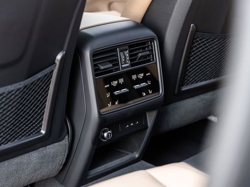 Certified 2025 Porsche Cayenne S AWD/4WD image 36