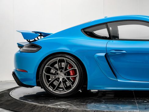 Used 2020 Porsche 718 Cayman GT4 RWD image 22