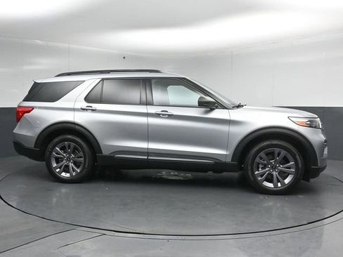 Certified 2021 Ford Explorer XLT w/ Equipment Group 202A AWD/4WD image 5