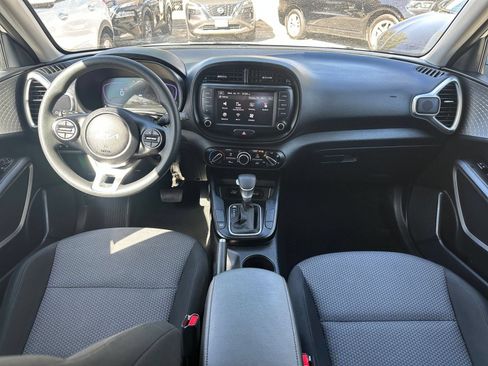Used 2025 Kia Soul LX w/ LX Technology Package FWD image 30