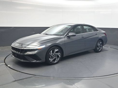 Used 2025 Hyundai Elantra Limited FWD image 8