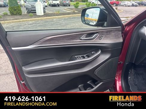 Used 2024 Jeep Grand Cherokee Limited AWD/4WD image 11