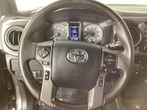 Used 2023 Toyota Tacoma TRD Off-Road w/ Technology Package AWD/4WD image 14