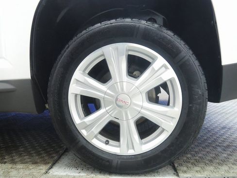 Used 2017 GMC Terrain SLE w/ Chrome Edition image 7