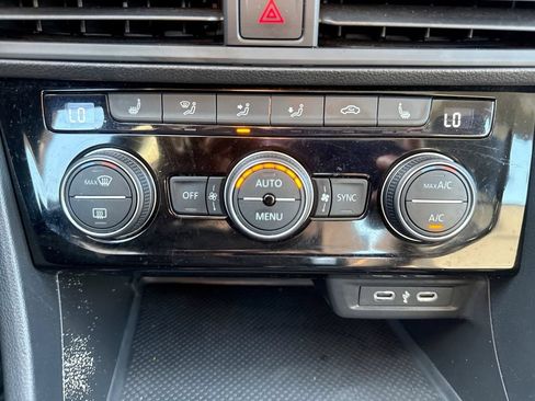 Used 2024 Volkswagen Jetta SE FWD image 16