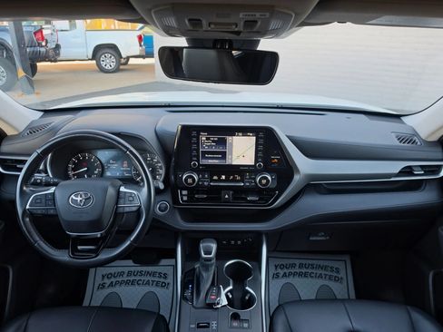Used 2021 Toyota Highlander XLE FWD image 9