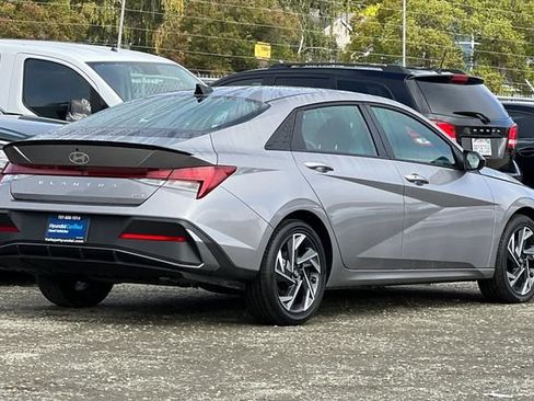 Certified 2025 Hyundai Elantra SEL FWD image 5