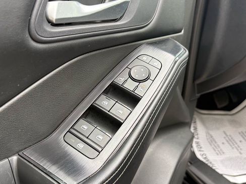 Used 2025 Nissan Rogue SV FWD image 17