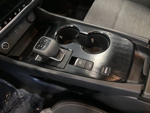 Used 2022 Nissan Rogue SV FWD image 38
