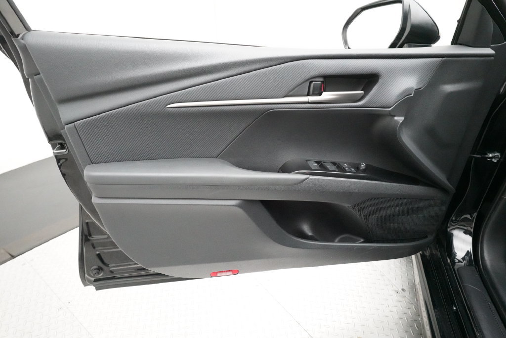 Used 2025 Toyota Camry SE FWD image 26