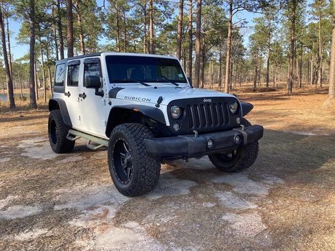 Used 2015 Jeep Wrangler Unlimited Rubicon w/ Connectivity Group image 7