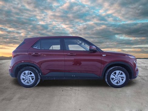 Used 2024 Hyundai Venue SE image 9