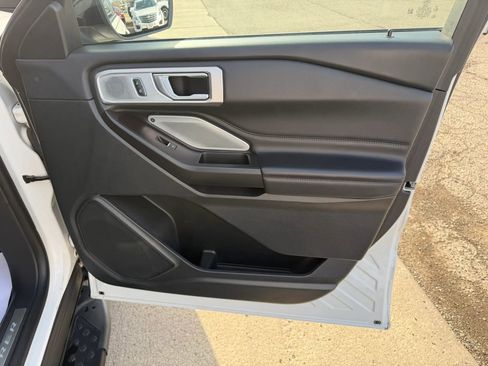 Used 2020 Ford Explorer Platinum w/ Premium Technology Package image 36
