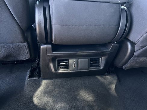 Used 2025 GMC Sierra 1500 Elevation image 30