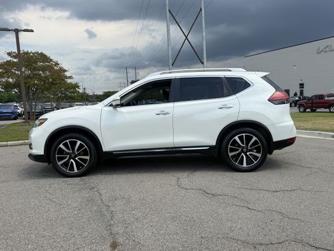 Used 2018 Nissan Rogue SL w/ Premium Package FWD image 2