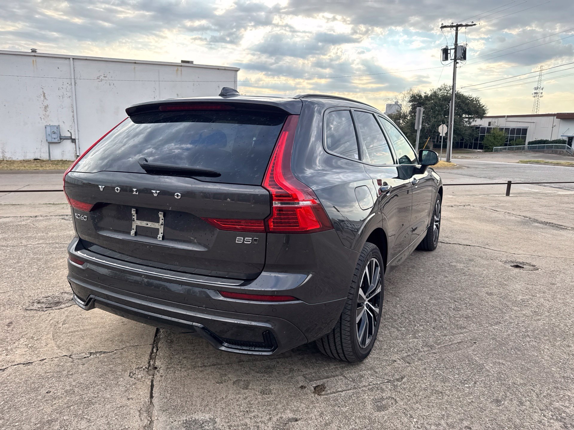 Used 2024 Volvo XC60 B5 Plus w/ Protection Package Premier AWD/4WD image 8