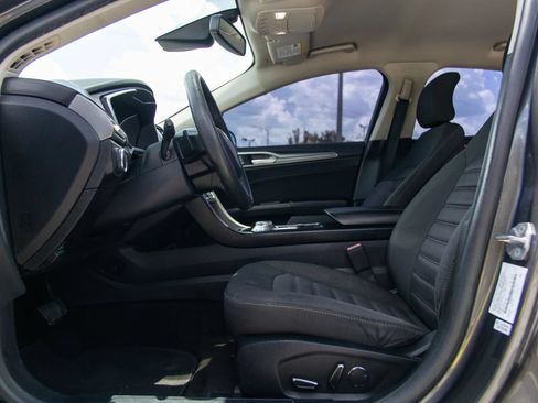 Used 2019 Ford Fusion SE FWD image 14