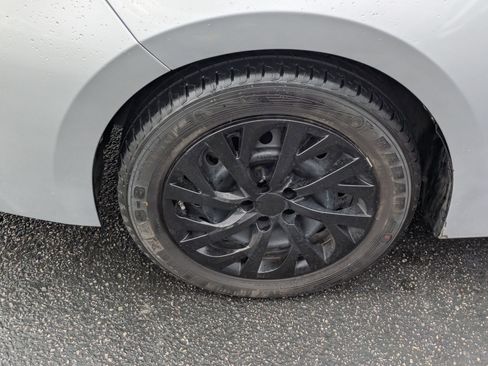 Used 2019 Toyota Corolla LE image 13