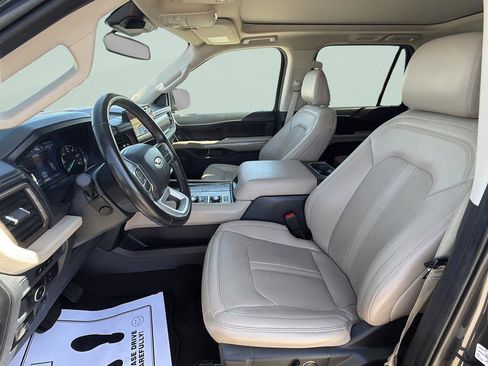 Used 2023 Ford Expedition Limited AWD/4WD image 16