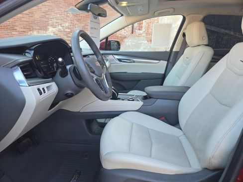 Certified 2023 Cadillac XT5 Premium Luxury w/ LPO, Floor Liner Package image 7