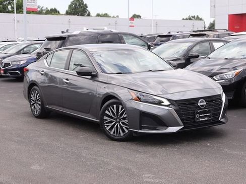 Certified 2025 Nissan Altima 2.5 SV FWD image 2