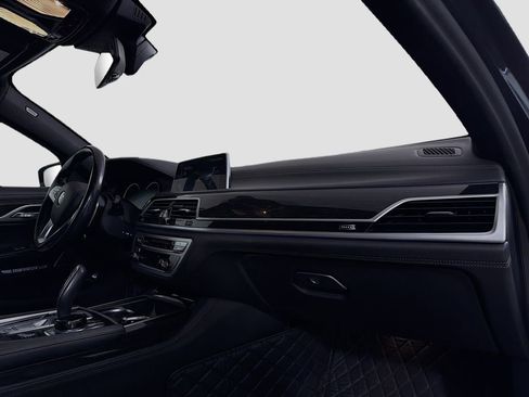Used 2017 BMW 750i xDrive image 32