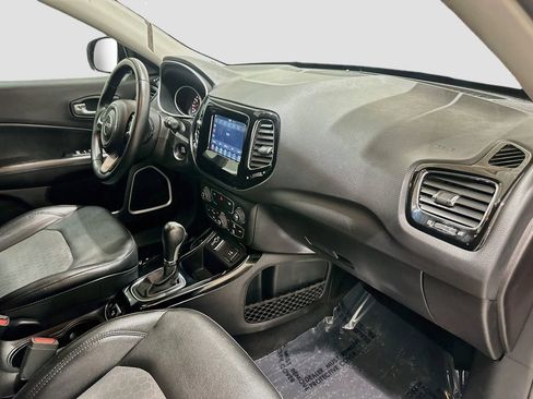 Used 2019 Jeep Compass Latitude FWD image 27