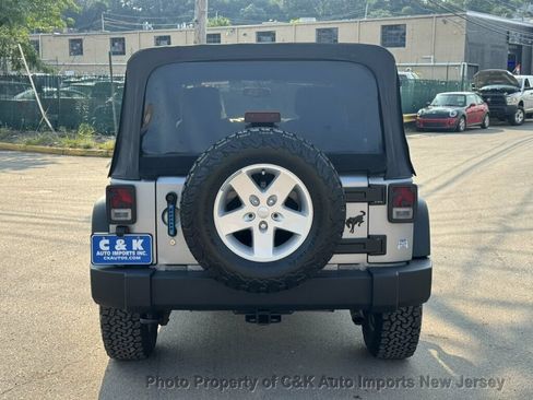 Used 2013 Jeep Wrangler Unlimited Sport AWD/4WD image 10