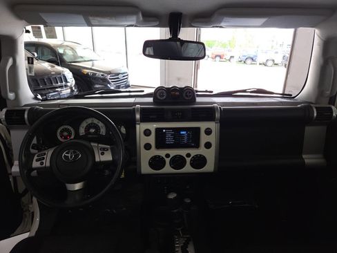 Used 2014 Toyota FJ Cruiser 4WD w/ Upgrade Package image 23