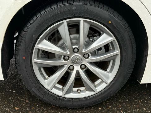 Used 2016 INFINITI Q50 3.0t Premium w/ Driver Assistance Package image 17