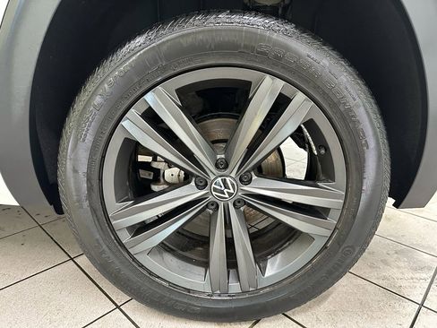 Used 2021 Volkswagen Atlas Cross Sport SE image 15