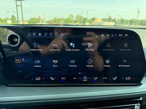 New 2025 Chevrolet Traverse LT w/ Driver Confidence Package image 23