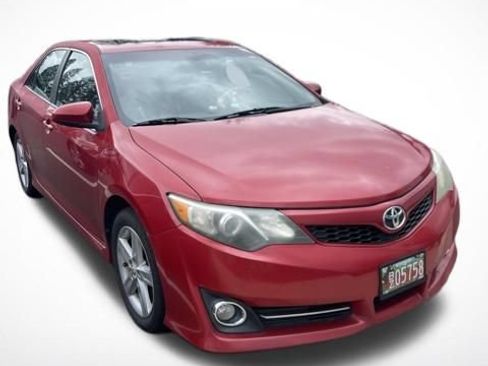 Used 2012 Toyota Camry SE w/ Leather Pkg FWD image 2