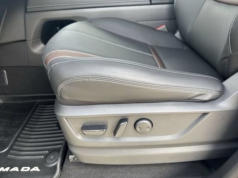 Used 2025 Nissan Armada SL AWD/4WD image 31
