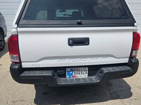 Used 2018 Toyota Tacoma SR RWD image 4