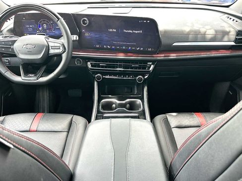 Used 2025 Chevrolet Traverse RS FWD image 25