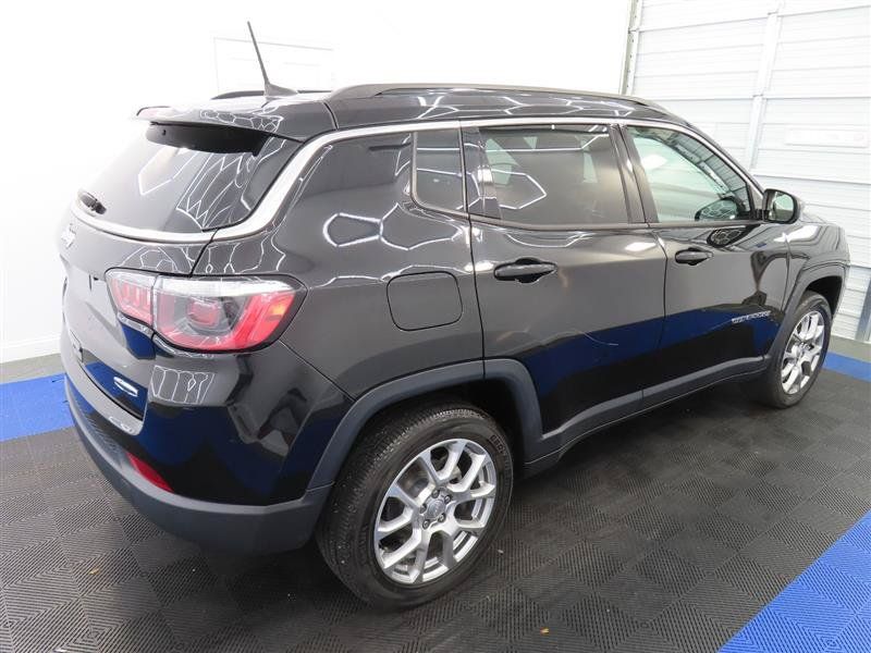 Used 2023 Jeep Compass Latitude AWD/4WD image 15