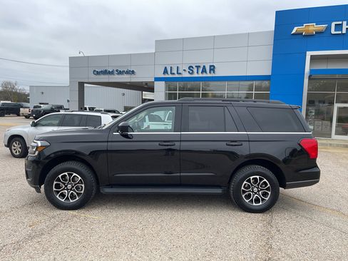 Used 2024 Ford Expedition XLT image 3