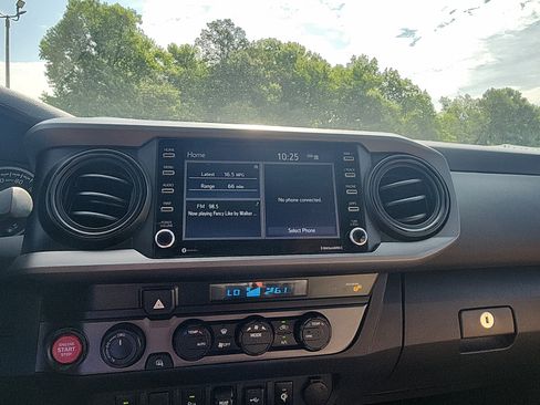 Used 2021 Toyota Tacoma TRD Off-Road w/ Technology Package AWD/4WD image 17