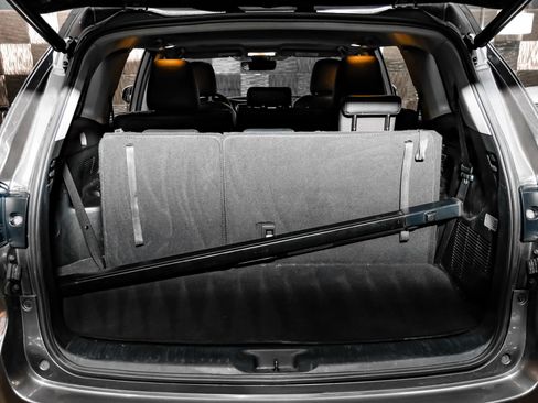 Used 2018 Toyota Highlander XLE FWD image 57