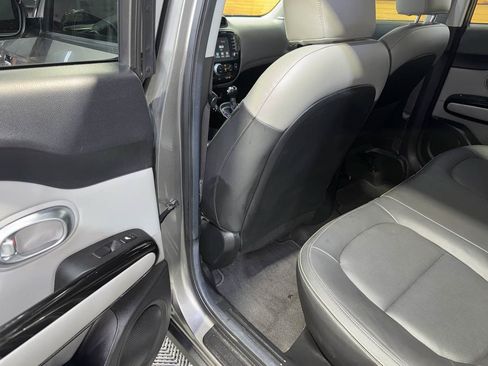 Used 2016 Kia Soul + w/ Primo Package FWD image 24