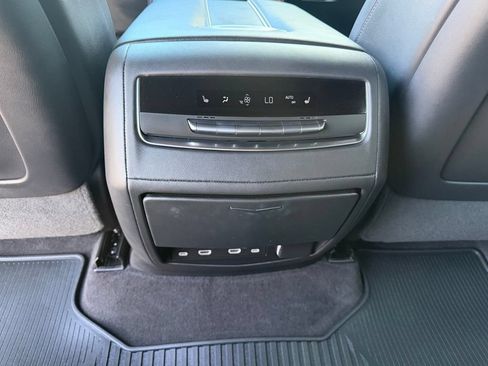 Used 2023 Cadillac Escalade Sport Platinum w/ LPO, ONYX Package AWD/4WD image 17