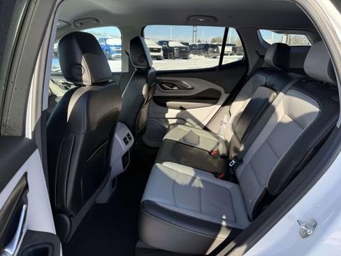 Used 2024 GMC Terrain SLT image 14