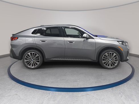 New 2026 BMW X2 xDrive28i w/ Technology Package AWD/4WD image 4